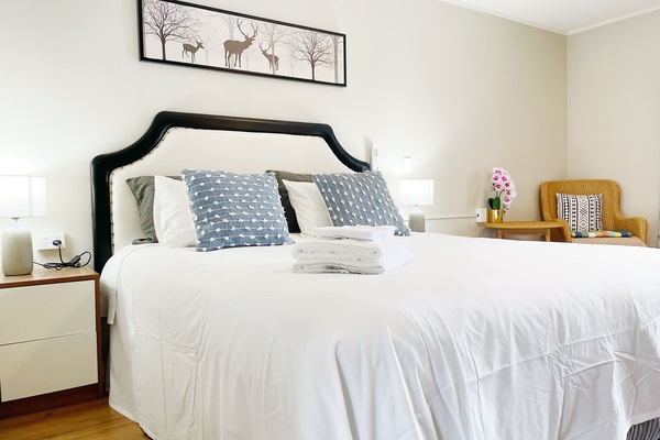 Standard Studio, 1 Bedroom, Non Smoking, Kitchen | Living area | 40-inch flat-screen TV with satellite channels, TV, pay movies