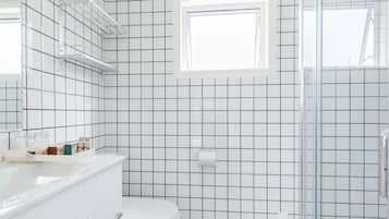 Deluxe Bungalow, Multiple Beds, Kitchen | Bathroom | Shower, rainfall showerhead, free toiletries, hair dryer