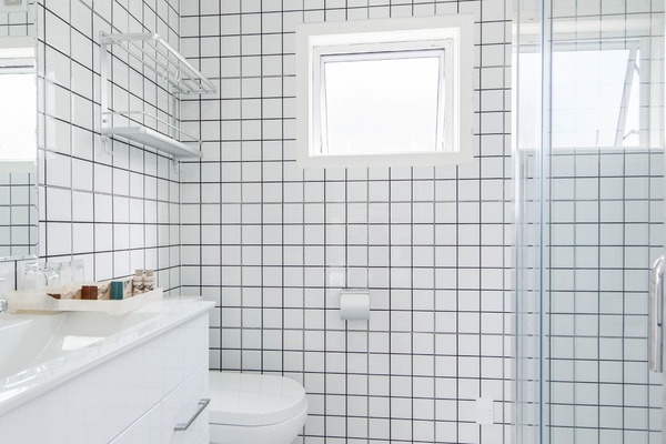 Deluxe Bungalow, Multiple Beds, Kitchen | Bathroom | Shower, rainfall showerhead, free toiletries, hair dryer