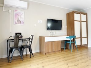 Standard Studio, 1 Bedroom, Non Smoking, Kitchen
