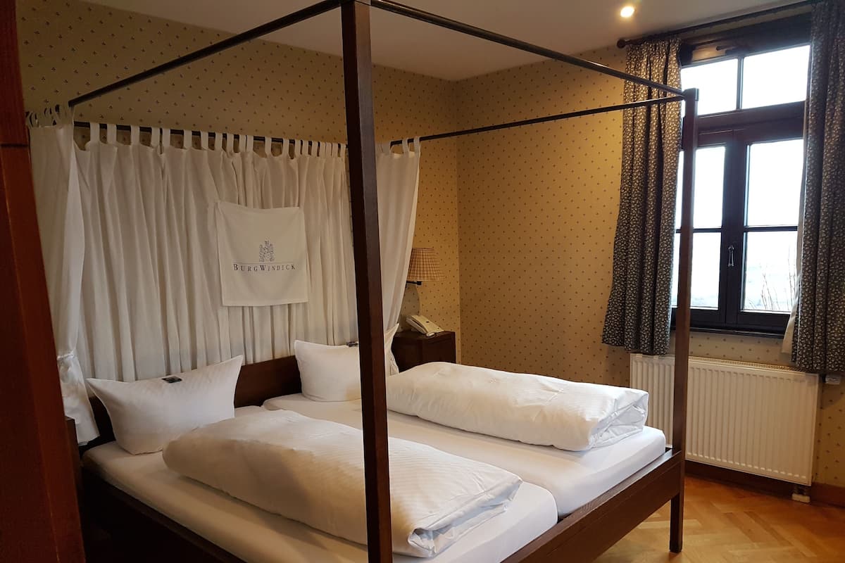 In-room safe, desk, blackout drapes, iron/ironing board (on request)