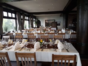 Illallinen tarjolla, paikallinen keittiö