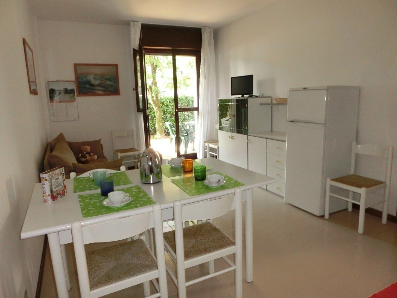 Departamento, 2 habitaciones | Área de sala de estar | Televisión 