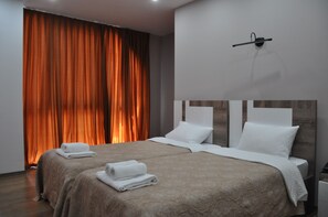 Family Room | Minibar, in-room safe, desk, blackout drapes - Dream Tower (Batumi)