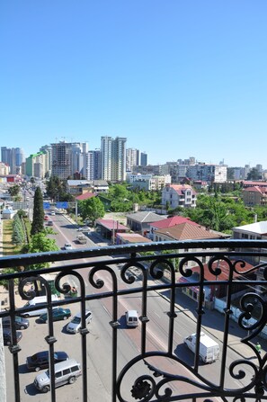 Standard Twin Room | Balcony