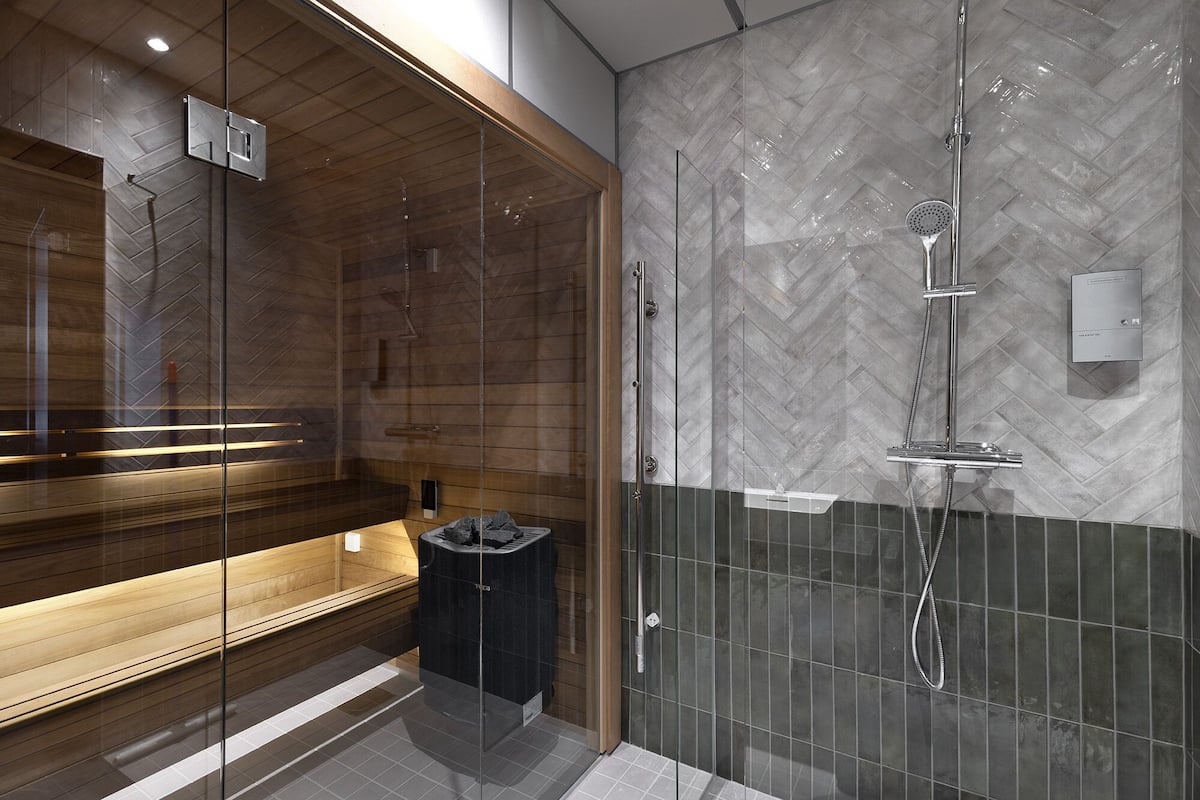 apartment | bathroom | shower, free toiletries, hair dryer, towels