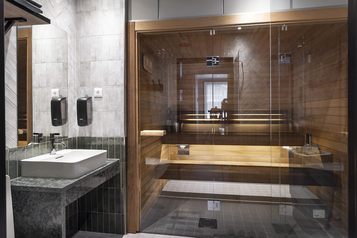 apartment | bathroom | shower, free toiletries, hair dryer, towels