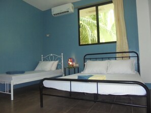 Tremannsrom | Dundyner, safe på rommet, wi-fi (inkludert) og sengetøy