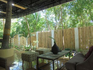 Coin salon dans le hall