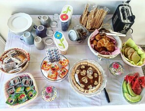 Free daily local cuisine breakfast 