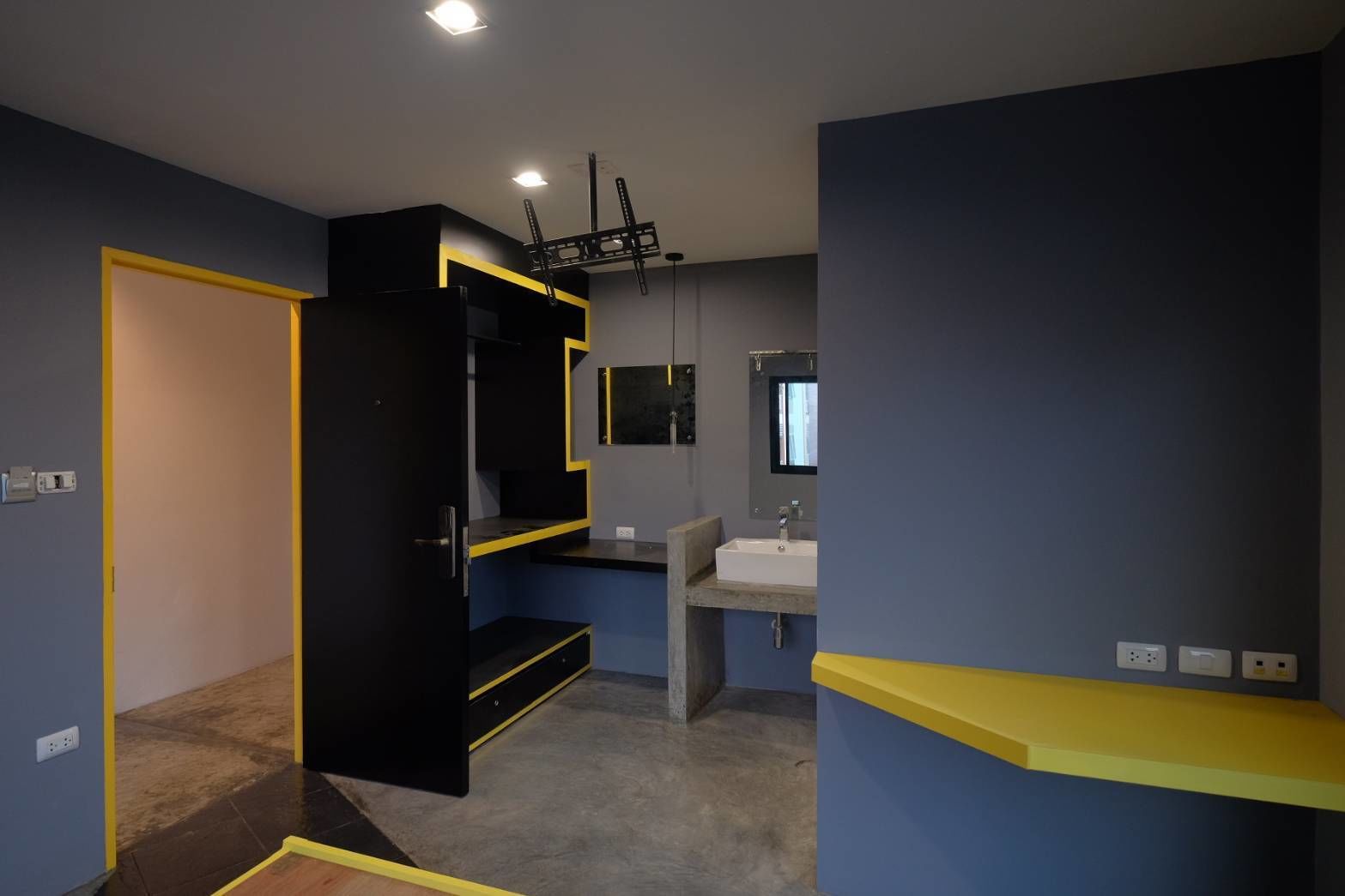 in-room safe, blackout curtains, free wifi, bed sheets