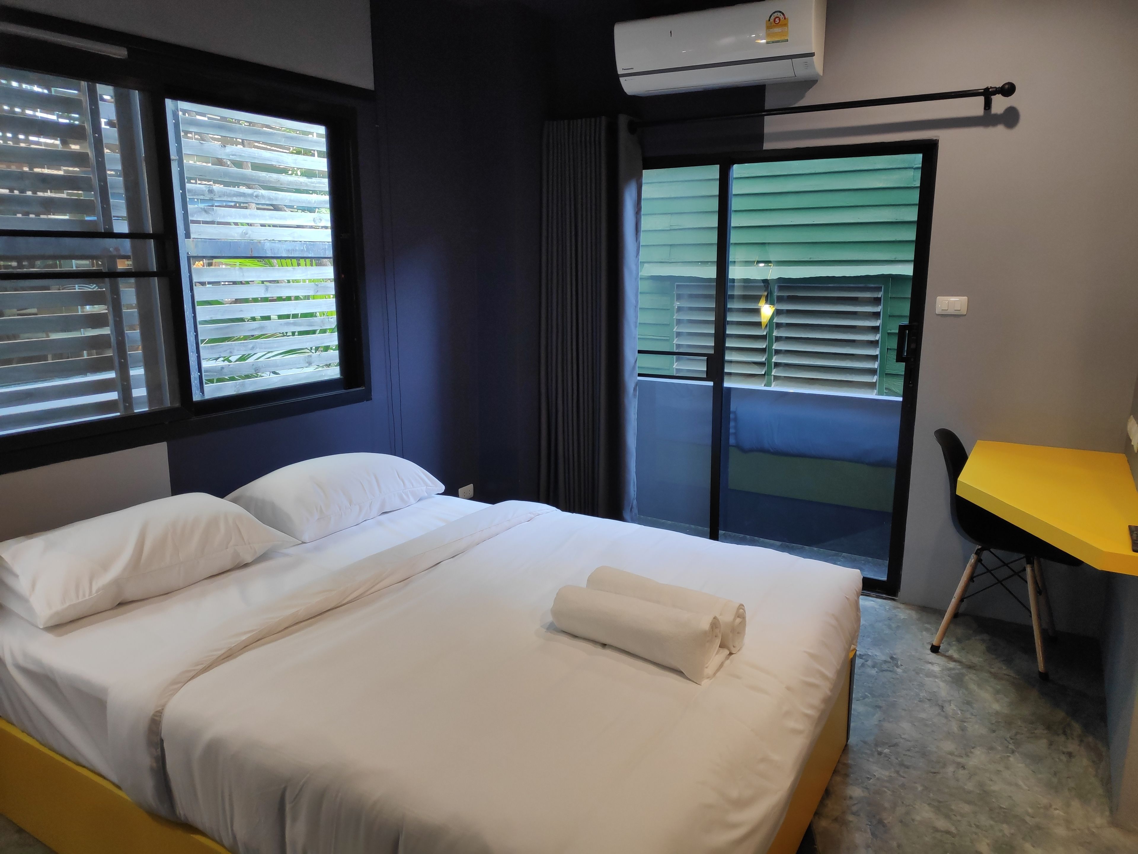 in-room safe, blackout curtains, free wifi, bed sheets