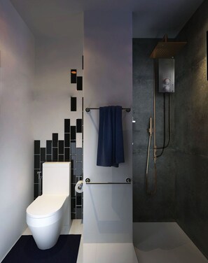 Shower, free toiletries, bidet, towels - Ratch 66 (Bangkok)