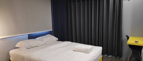 Deluxe Double Room | In-room safe, blackout drapes, free WiFi, bed sheets