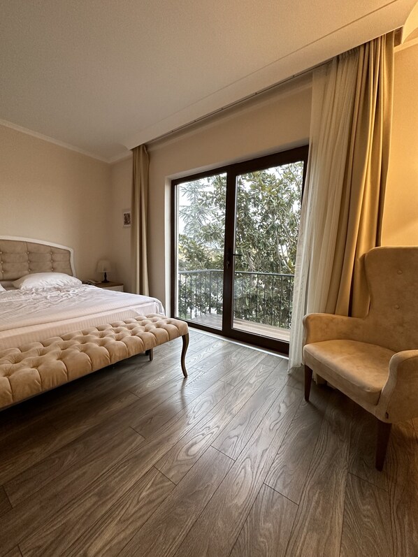 Premium bedding, minibar, desk, laptop workspace