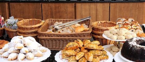 Free daily buffet breakfast