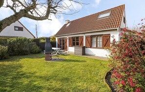 Outdoor dining - 4 bedroom pet friendly home in Bredene (Bredene)