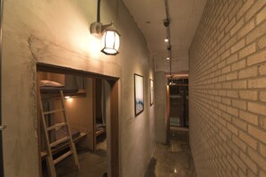 Building design - Inno Guesthouse & Bar Hongdae - Hostel (Seoul)