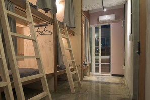 Free WiFi, bed sheets - Inno Guesthouse & Bar Hongdae - Hostel (Seoul)