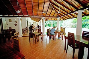Breakfast, lunch and dinner served - The Villa Green Inn (Katana)