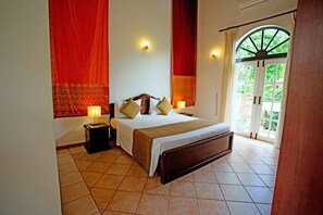 Deluxe Double Room, 1 Queen Bed, Garden View | In-room safe, desk, blackout drapes, free WiFi - The Villa Green Inn (Katana)