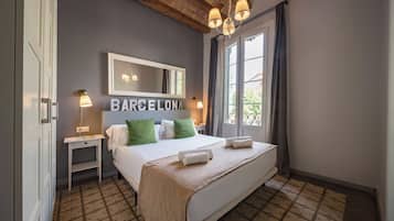 Departamento clásico, balcón | Tabla de planchar con plancha, cuna de viaje y wifi gratis