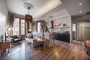 Superior Apartment, Balcony | Private kitchen | Full-sized fridge, microwave, oven, stovetop - Habitat Apartments Alaia (Barcelona)