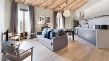 Apartamento clásico, balcón | Tabla de planchar con plancha, cuna de viaje, wifi gratis y ropa de cama