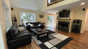 智能电视、壁炉、电子游戏、DVD 播放器