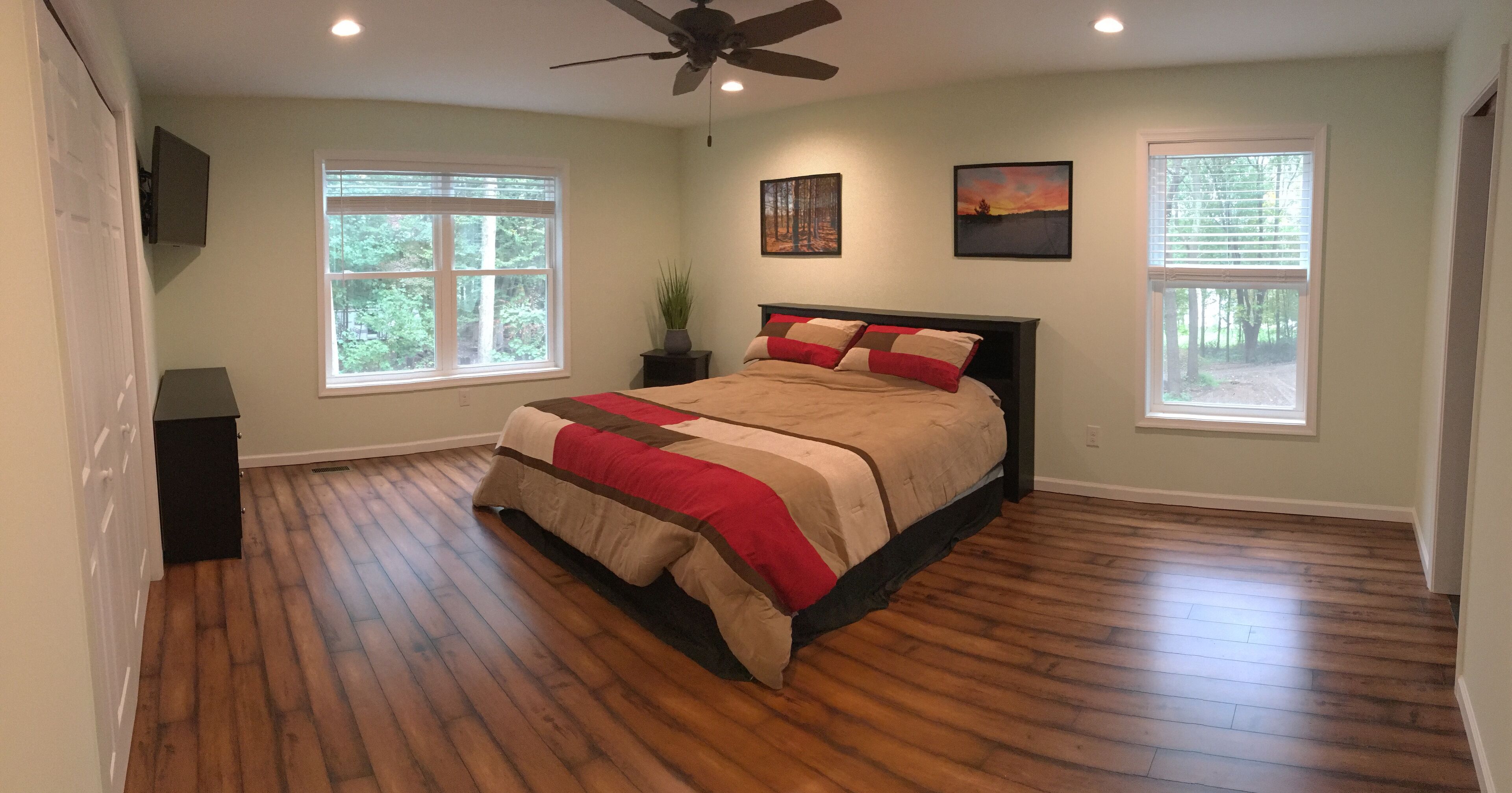 3 bedrooms, iron/ironing board, travel crib, free WiFi