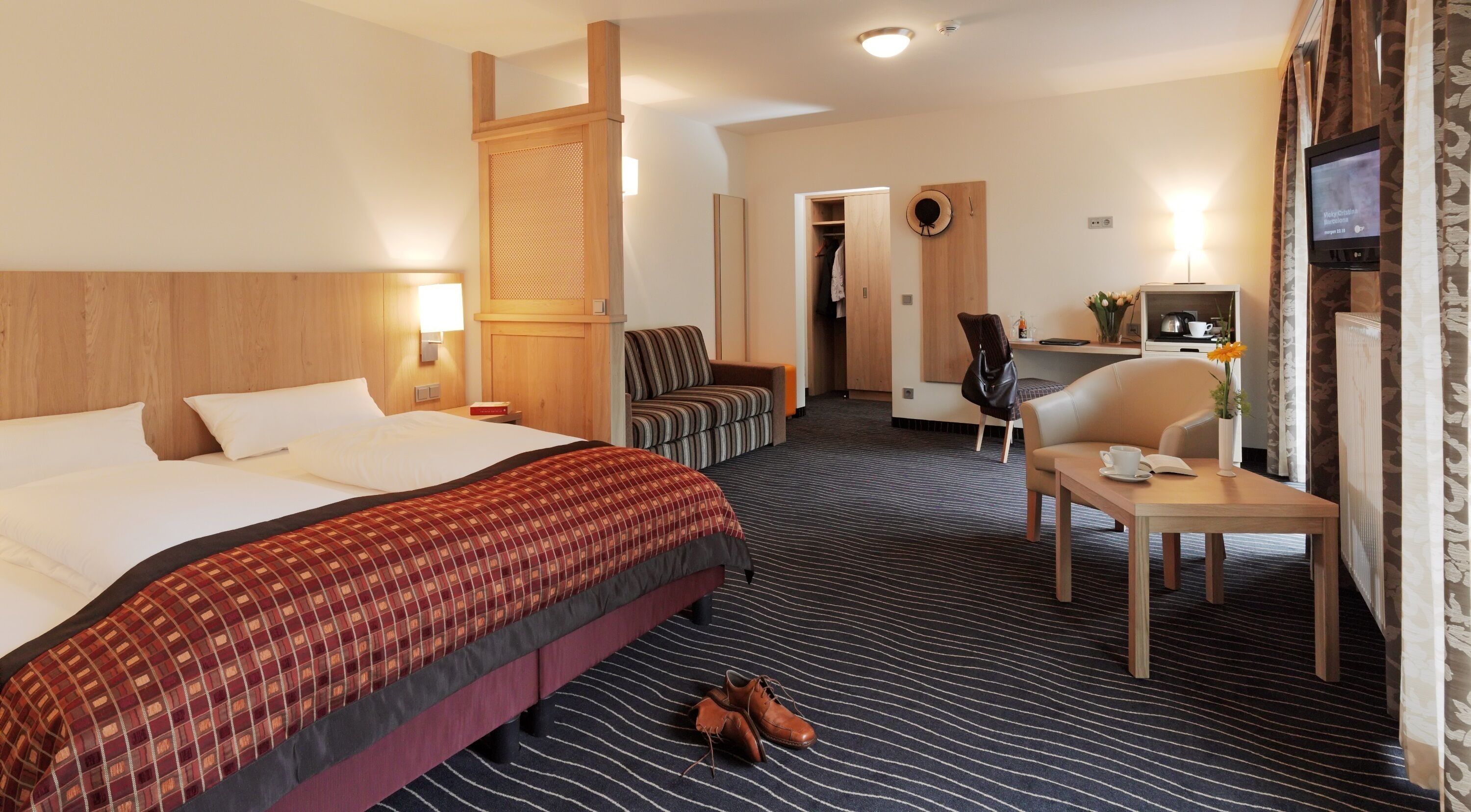 1 bedroom, in-room safe, iron/ironing board, rollaway beds