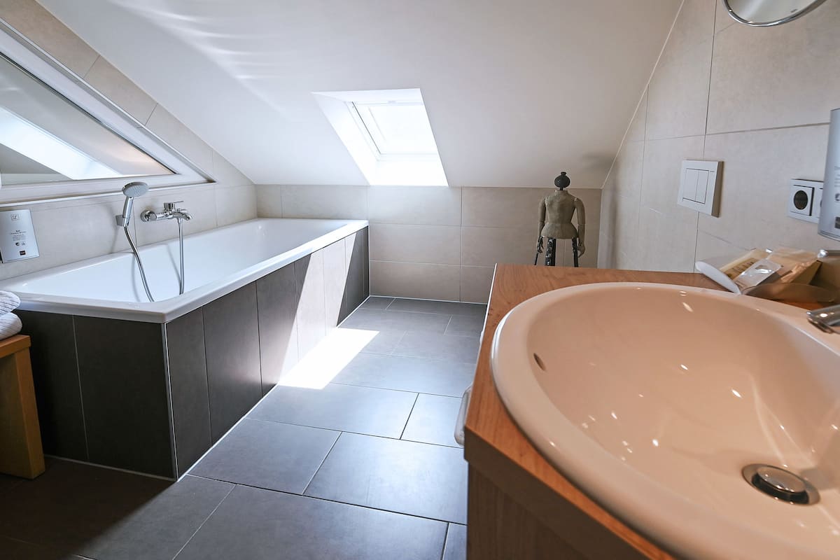 comfort suite | bathroom | shower, hair dryer, towels