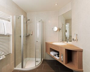 Shower, hair dryer, towels - Berghotel Hohe Mark (Reken)