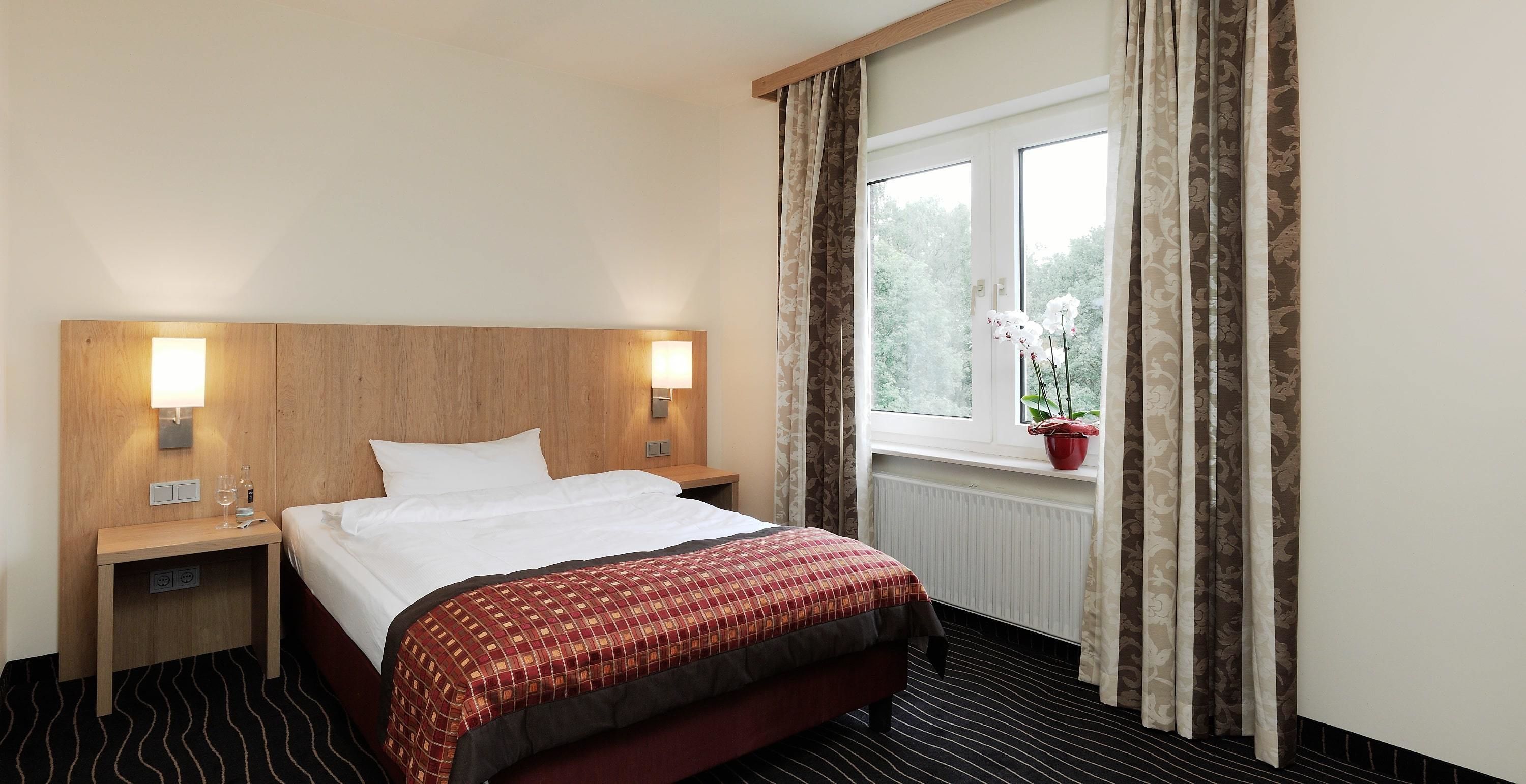 comfort double room single use | 1 bedroom, in-room safe, iron/ironing board, rollaway beds