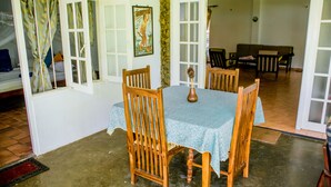 Dining - Seven Beach Villa (Unawatuna)