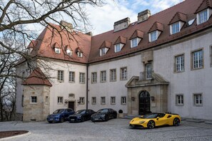 Self parking (PLN 50 per day) - FOREST HOTEL (Kraków)