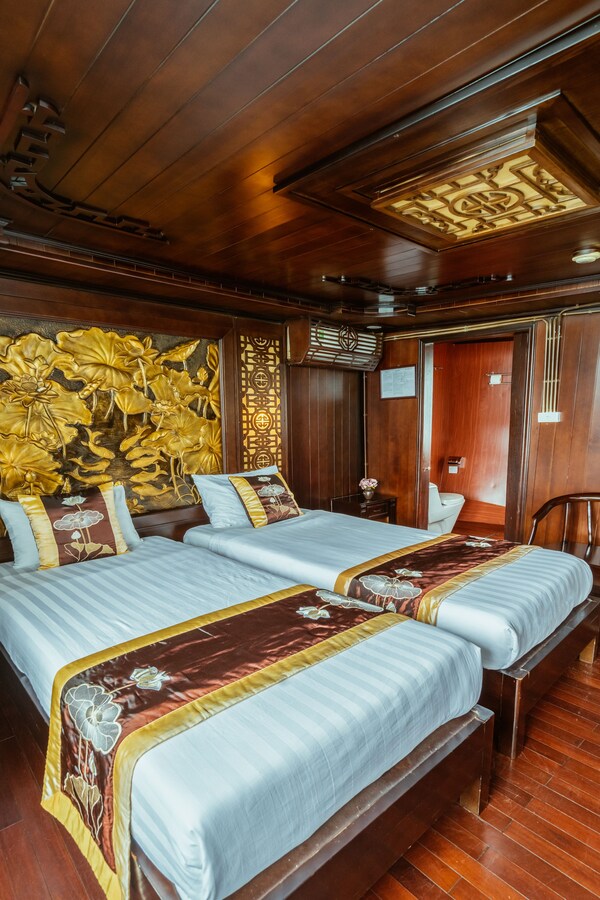 Renea Cruises Halong - Hạ Long