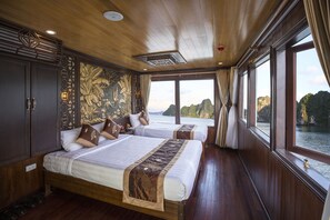 Suite Double or Twin Room, Balcony | Bed sheets - Renea Cruises Halong (Ha Long)