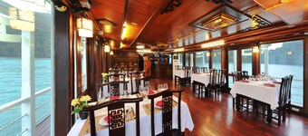 Renea Cruises Halong