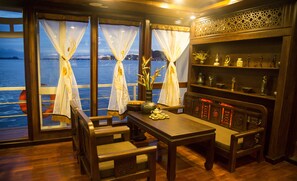 Breakfast, lunch, dinner served; Vietnamese cuisine  - Renea Cruises Halong (Ha Long)