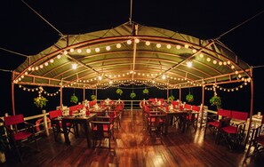 S'hi serveixen esmorzars, dinars, sopars i plats de cuina vietnamita 