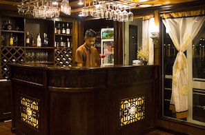 Bar (on property) - Renea Cruises Halong (Ha Long)