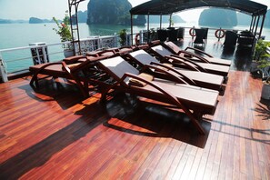 Sundeck - Renea Cruises Halong (Ha Long)