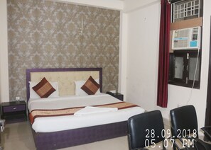 Deluxe Double Room, 1 Queen Bed, Non Smoking | Rollaway beds, free WiFi, wheelchair access - Hotel Aero Fly (New Delhi)