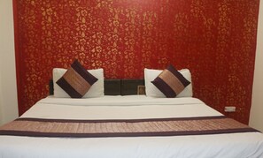 Deluxe Double Room, 1 Queen Bed, Non Smoking | Rollaway beds, free WiFi, wheelchair access