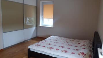 Yksilöllisesti sisustettu, yksilöllisesti kalustettu, työpöytä