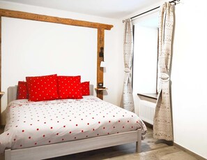 Double Room | Individually furnished, free WiFi, bed sheets - B&B La Boule de Neige (Pre-Saint-Didier)