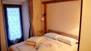 Double Room | Individually furnished, free WiFi, bed sheets