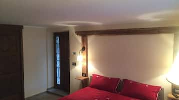 Individualmente mobiliados, Wi-Fi de cortesia, roupa de cama