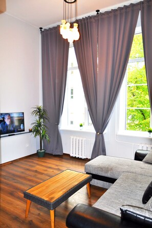 City Loft, 2 Bedrooms | Living room | 32-inch flat-screen TV with cable channels, LCD TV - River Apartments (Klaipeda)
